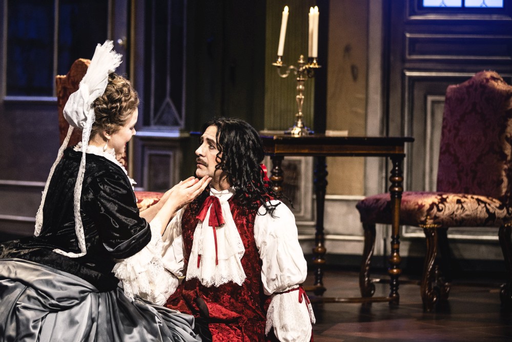 Heimliche Vertrautheit: Lubov Karetnikova (Emilia), Max Emanuel Cencic (Guido) © Marie Liebig